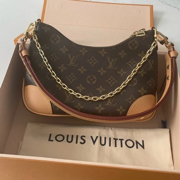 Authentic Louis Vuitton Boulogne PM Handbag - Picture 3 of 12